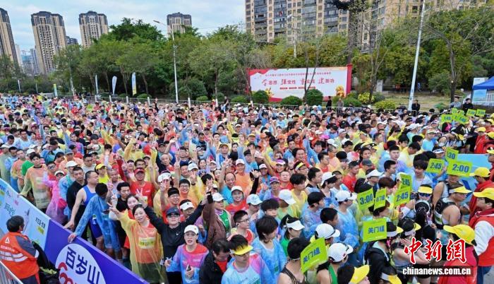 2025莆田马拉松举行 万余名跑者聚“妈祖故里”共