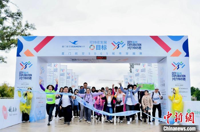 清晨榕城细雨润泽街巷，千名选手为公益奔跑—