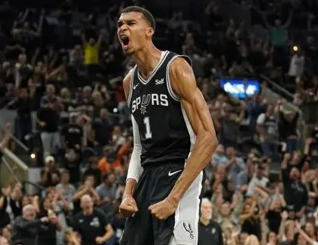 文班亚马肋部挫伤休战 65场规则令球星伤后难退