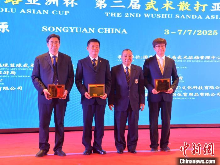 首届武术套路亚洲杯暨第二届散打亚洲杯在吉林