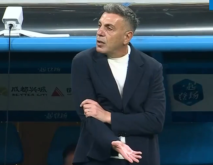 浙江队惨败蓉城四球告负 阿洛伊西帅位岌岌可危